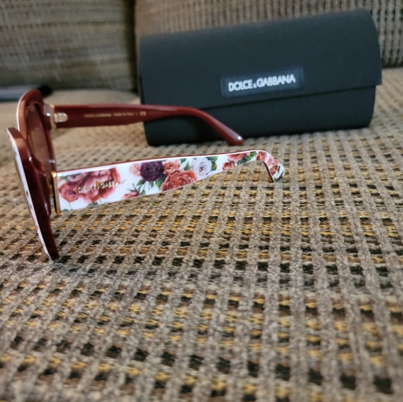 Authentic Dolce Gabbana sunglasses 👓 - Picture 6 of 11